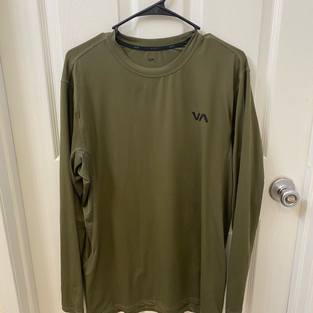 RVCA dry fit long sleeve in size L